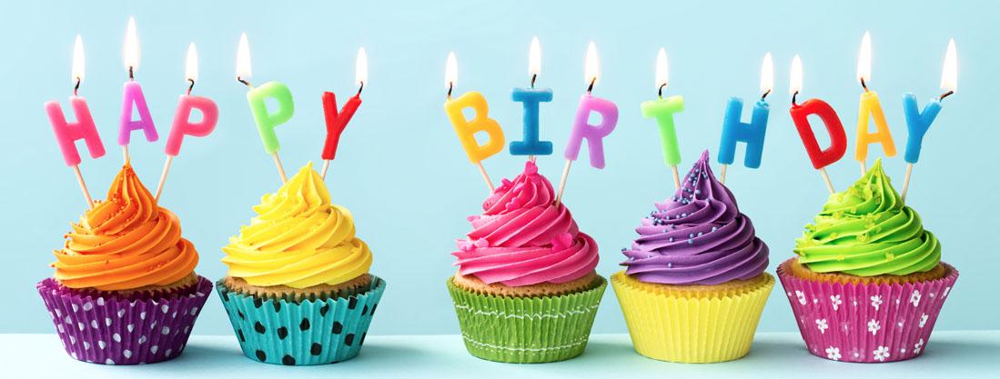 Cupcakes mit Happy Birthday Kerzen